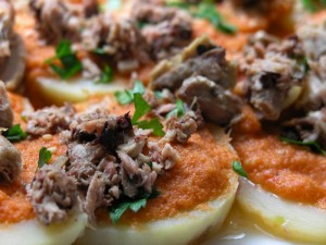 Amanida de patata, melva, gaspatxo i julivert Amanida de patata, melva, gaspatxo i julivert