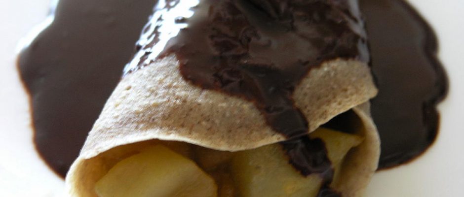 Crep de farina de fajol, pera i xocolata negra