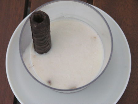 Gotet de crema de xocolata amb crumble de cookie i cremós de pera Gotet de crema de xocolata amb crumble de cookie i cremós de pera