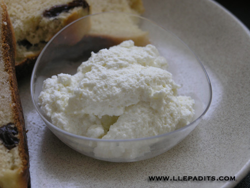 Mató fet amb aigua de mar.