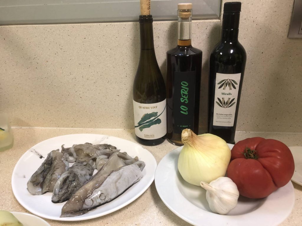Ingredients de sípia a la bruta, recepta dels pescadors de Vilanova i la Geltrú